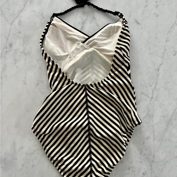 Classic ROBIN PICCONE black&white halter one-piece bathsuit - Picture 5 of 5